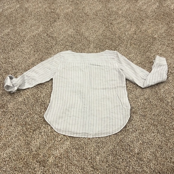 NWOT. Ann Taylor Loft Top. White with Blur Stripes. SZ XS - Picture 6 of 10